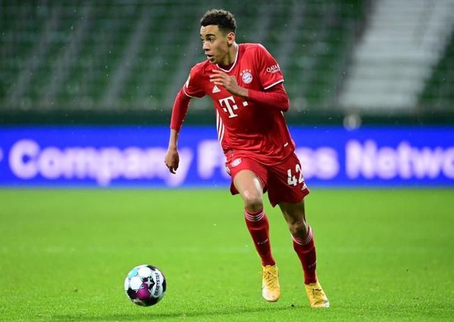 亚洲偷偷